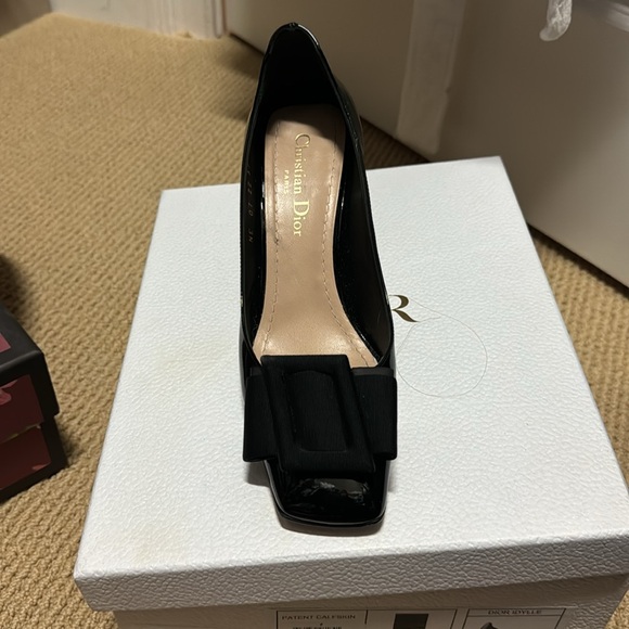 Barely worn dior patent leather heels. Worn twice. - Picture 4 of 4